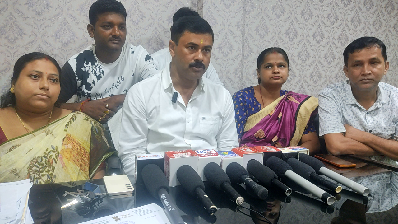 কালিয়াগঞ্জ পৌরসভায় সুইমিং পুল তৈরীর জন্য রায়গঞ্জের সাংসদ এক কোটি টাকা দেবার প্রতিশ্রুতি