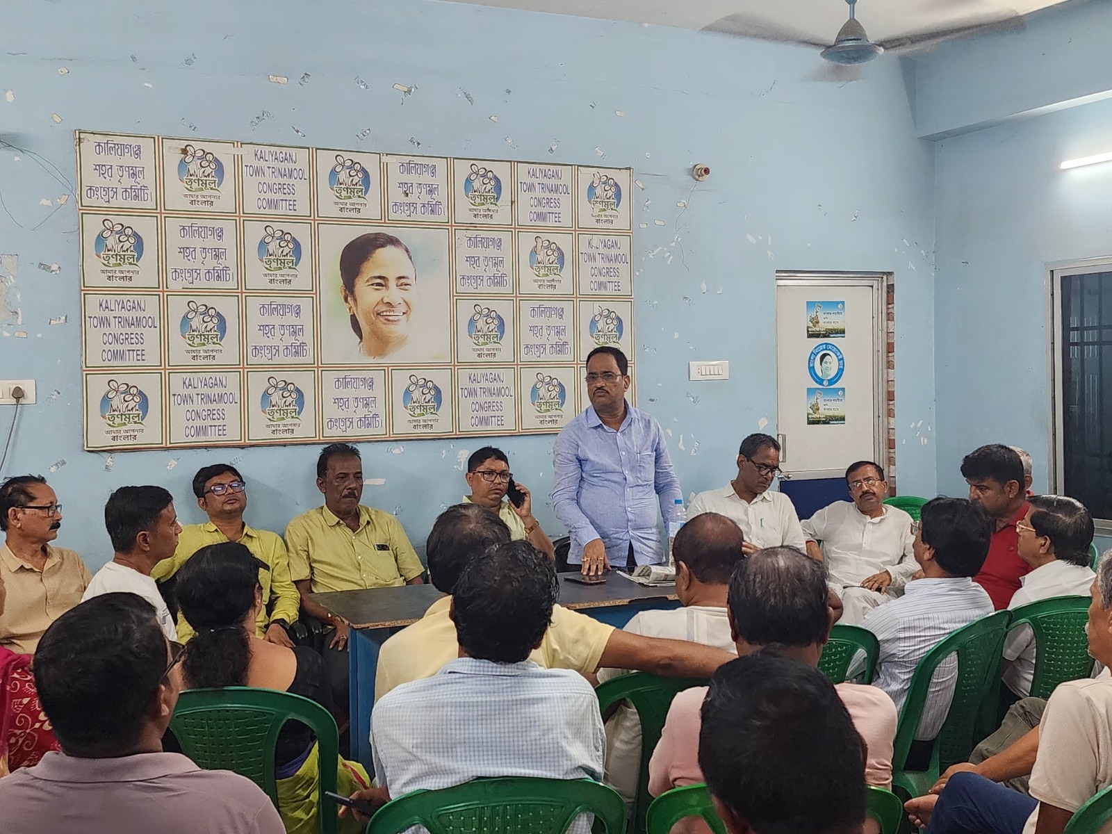 বিধানসভা নির্বাচনকে পাখির চোখ করে কালিয়াগঞ্জ শহর তৃণমূল কংগ্রেস সভাপতি সাংগঠনিক বৈঠক শুরু করে দিলেন