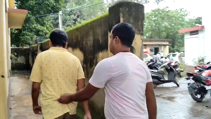 উত্তর দিনাজপুর জেলার জেলা শাসকের সই জাল বিভিন্ন প্রকল্পের কয়েক কোটি টাকা নয়ছয়