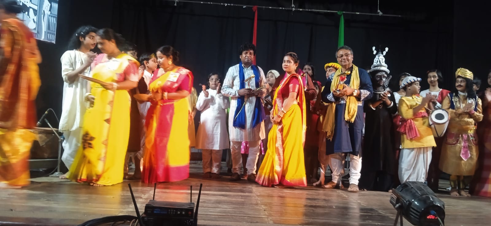 বিশিষ্ট কবি সাহিত্যিকদের প্রদীপ প্রজ্বলনের মধ্য দিয়ে নজমু নাট্যানিকেতনে দুইদিনব্যাপী “বাক রঞ্জনি কবিতা উৎসবের”শুরু।