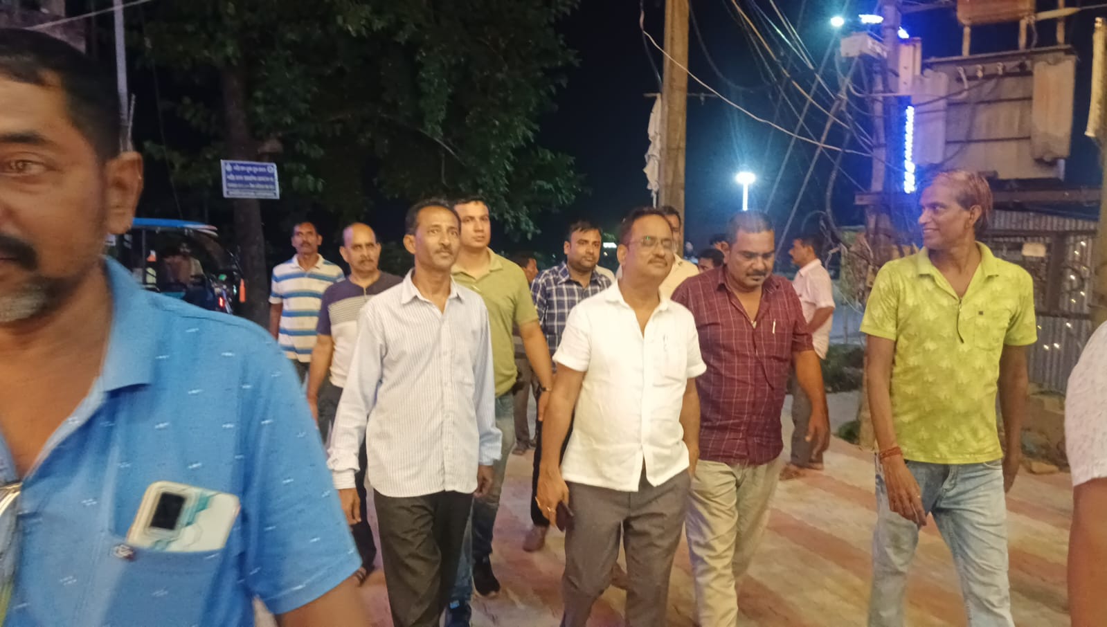 কালিয়াগঞ্জ শান্তি কলোনির শ্রীমতি ঘাটে ছটপূজার প্রস্তুতি পরিদর্শন করলেন পৌর প্রধান
