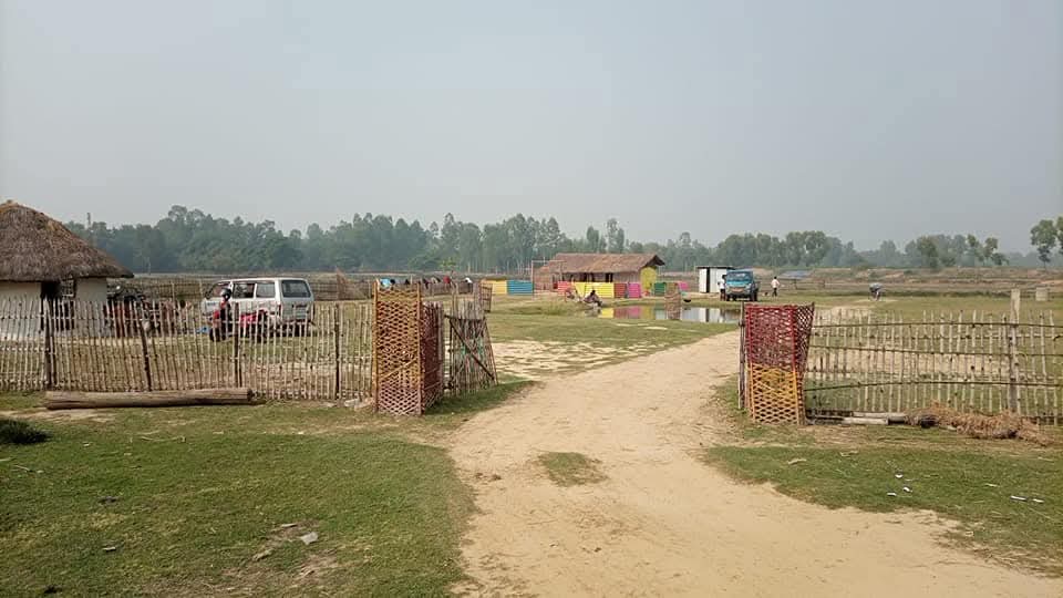 ৩০ টাকা বেতনে মোবাইল রিপেয়ারিংয়ের দোকানে কাজ করা গ্রামের ছেলেটি আজকে সফল ইউটিউবার