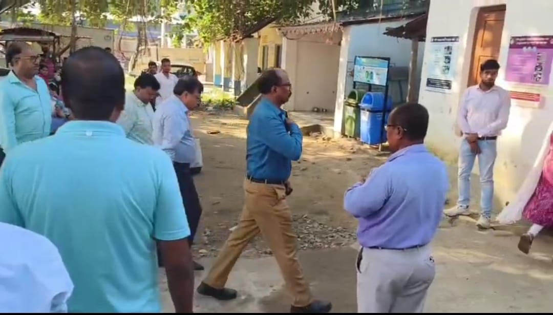 কালিয়াগঞ্জ স্টেট জেনারেল হাসপাতাল পরিদর্শন করলেন স্বাস্থ্য দপ্তরের ডিরেক্টর