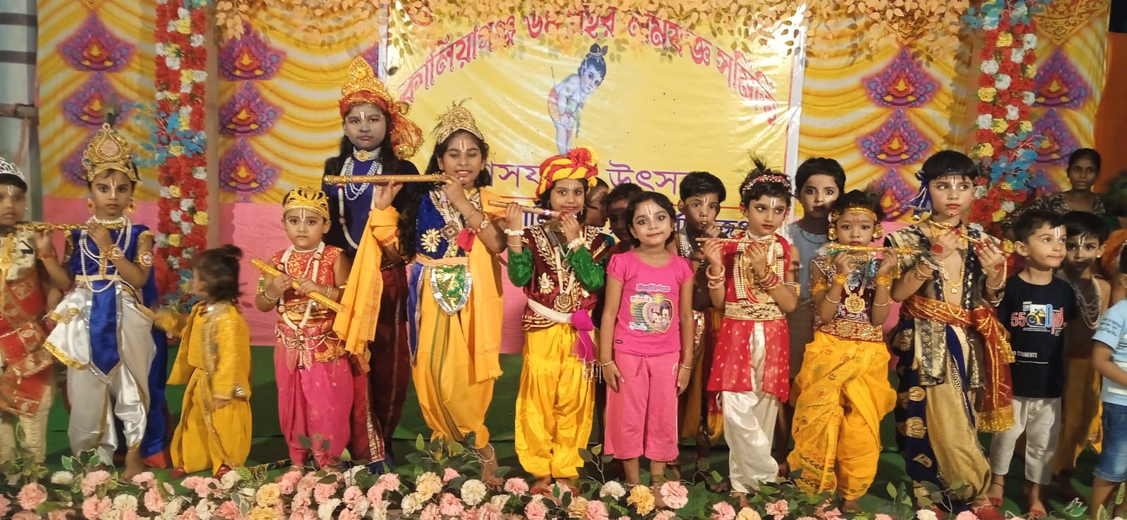 কালিয়াগঞ্জ নাট মন্দিরে অনুষ্ঠিত রাস পূর্ণিমা উৎসবের অঙ্গ হিসাবে গোপাল সাজো প্রতিযোগিতা