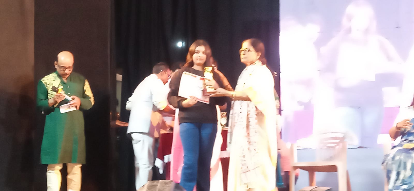 কালিয়াগঞ্জের ঐতিহ্যবাহী কিশলয় নার্সারী স্কুলের বার্ষিক পুরস্কার বিতরণী উৎসব 