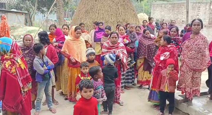 মালগাও ফুলমণি অঙ্গন ওয়ারী কেন্দ্র সঠিক ভাবে না খোলায় এলাকার মহিলাদের বিক্ষোভ