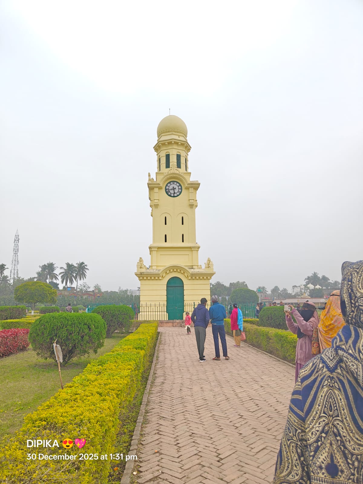 রায়গঞ্জ গার্লস প্রাথমিক বিদ্যালয়ের পক্ষ থেকে মুর্শিদাবাদের হাজারদুয়ারিতে একটি উইন্টার এডুকেশনাল ট্যুর