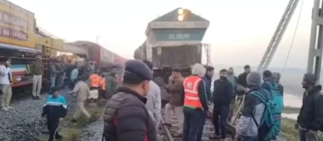 ভয়াবহ ট্রেন দুর্ঘটনা অসমে