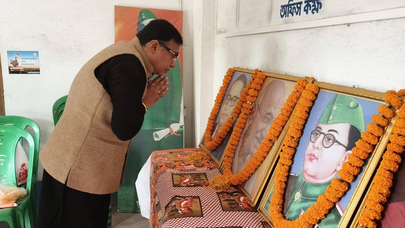 রায়গঞ্জ ব্লক তৃণমূল কার্যালয়ে ৭৭তম প্রজাতন্ত্র দিবস উদ্‌যাপন: তেরঙ্গা উত্তোলন করলেন বিধায়ক কৃষ্ণ কল্যাণী