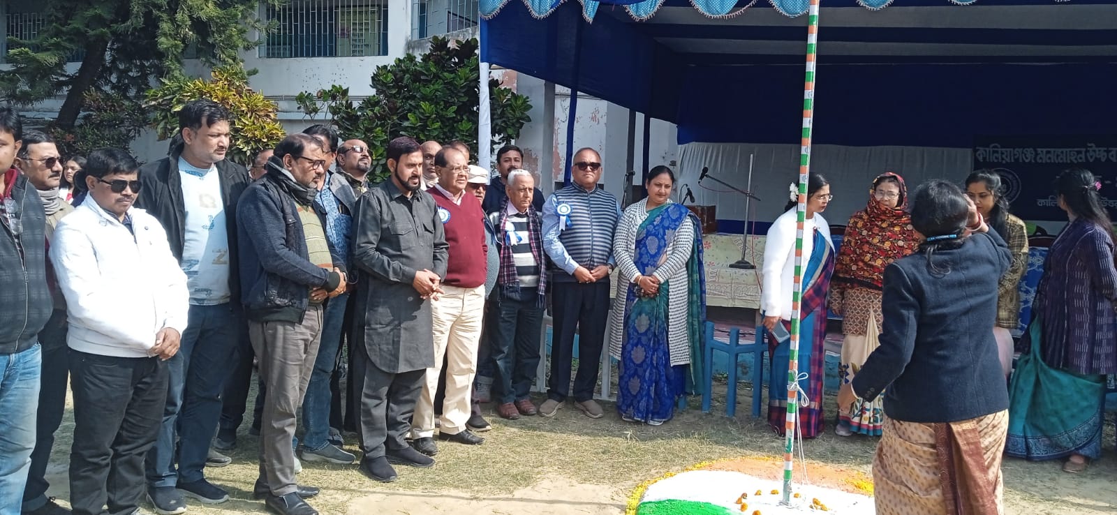 পিতা মাতার স্মৃতির উদ্দেশ্যে পুত্র তিন লাখ টাকা বায়ে বিদ্যালয়ের ছাত্রীদের বিশুদ্ধ পানীয় জলের ব্যাবস্থা করে দিল
