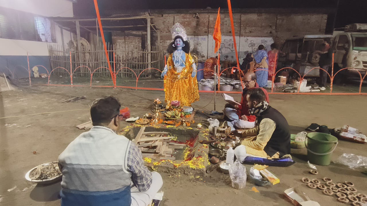 কালিয়াগঞ্জের মহেন্দ্রগঞ্জে রাম পূজাকে ঘিরে উৎসবের রোশনাই, ভক্তিতে মাতল আখনগর