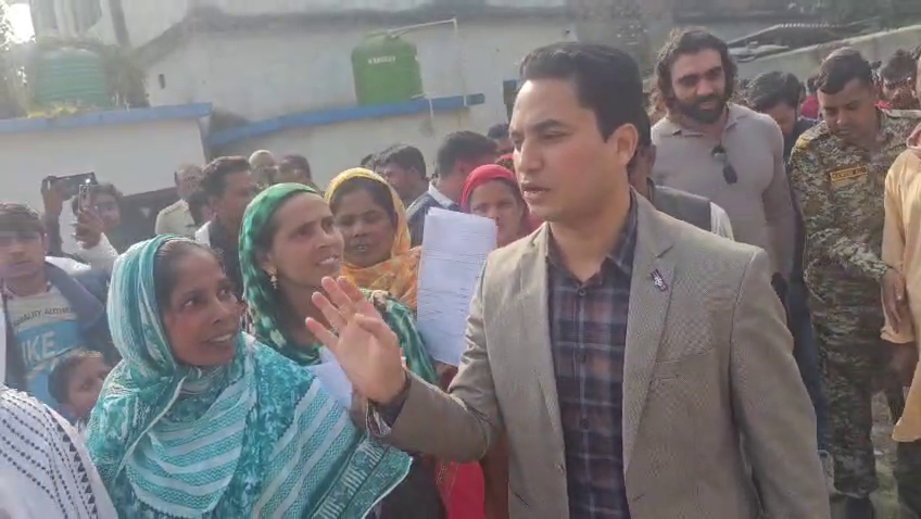 গণতন্ত্রের নামে সাধারণ মানুষকে চরম হেনস্থা, ইটাহারে SIR হেয়ারিং ক্যাম্পে ক্ষোভ উগরে দিলেন বিধায়ক মোশারফ হোসেন