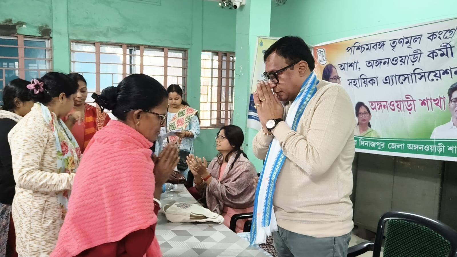 আইসিডিএস কর্মী ও আঙ্গনওয়াড়ি সহায়িকাদের সম্মানে তৃণমূলের সভা, উপস্থিত রায়গঞ্জের বিধায়ক কৃষ্ণ কল্যাণী