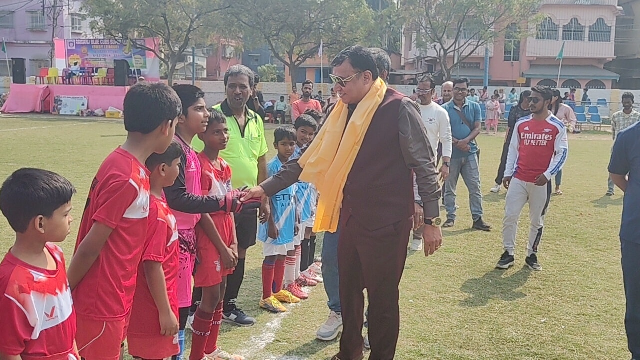 রায়গঞ্জ ব্লু কাব্স সুপার লিগ (বেবি লিগ) ফুটবল টুর্নামেন্টে শিশুদের উচ্ছ্বাস, উপস্থিত বিধায়ক কৃষ্ণ কল্যাণী