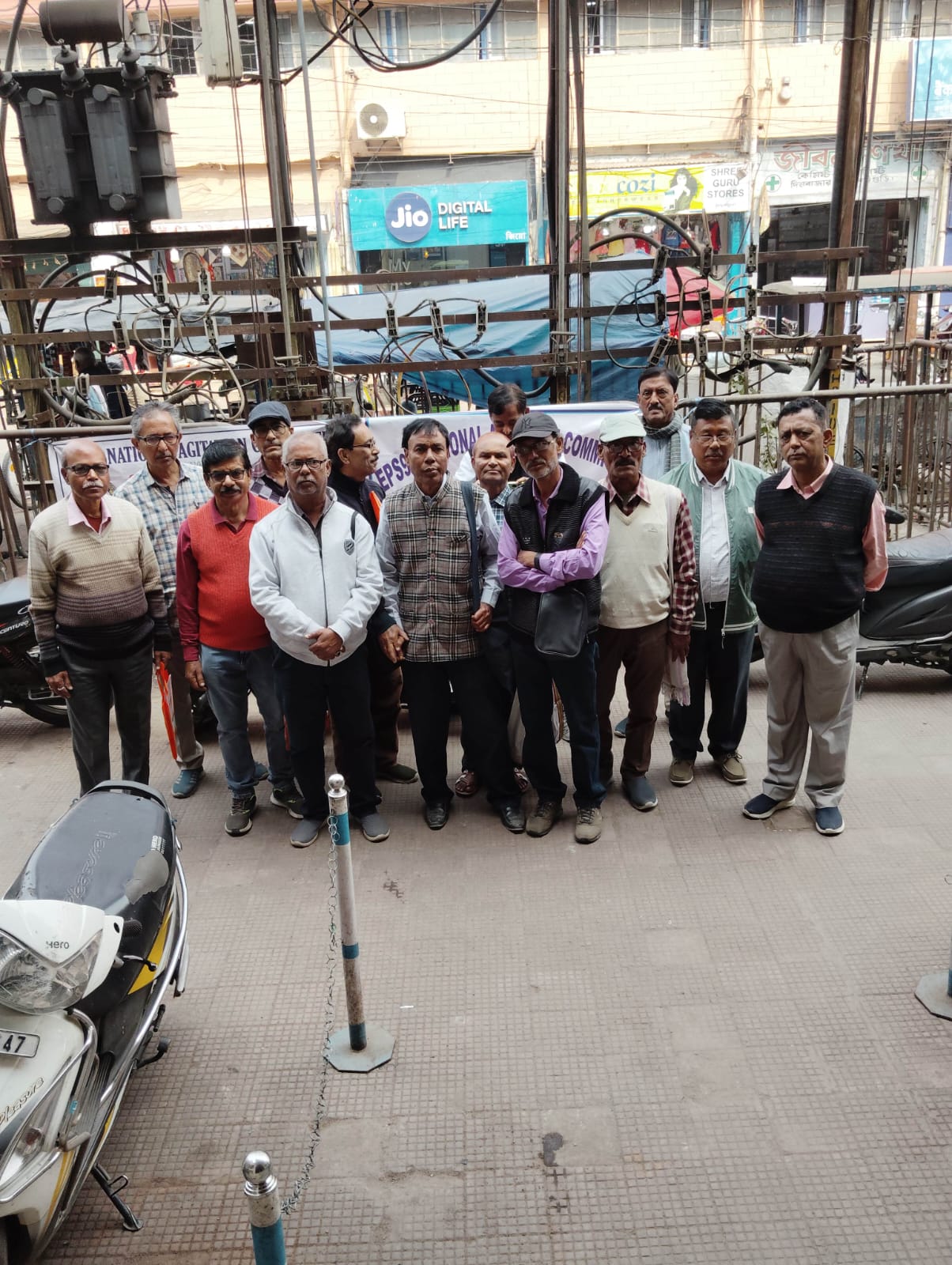 মাসিক ৭৫০০ টাকা পেনশন ও মহার্ঘ ভাতার দাবিতে জলপাইগুড়ির আরপিএফসি অফিসে ইপিএফ–৯৫ পেনশন হোল্ডারদের ডেপুটেশন