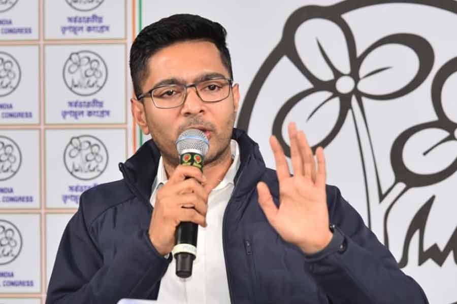 নির্বাচন কমিশনের বিরুদ্ধে সুপ্রিম কোর্টের নির্দেশ অমান্যের অভিযোগ, বিস্ফোরক দাবি অভিষেকের