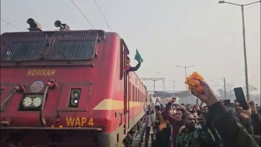 ইসলামপুরে পান্জিপাড়া স্টেশনে ইন্টারসিটি এক্সপ্রেসের স্টপেজ শুরু, খুশির হাওয়া এলাকাজুড়ে