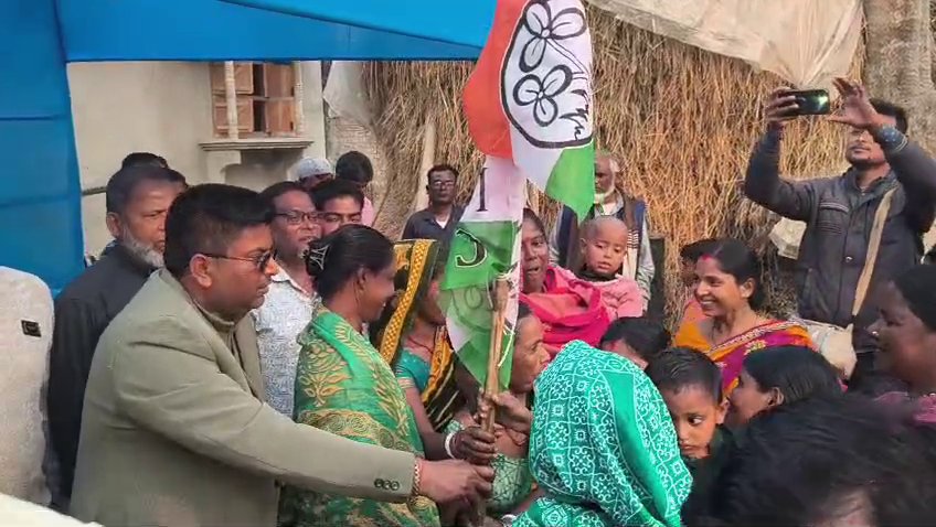 উন্নয়নের জোয়ারে শামিল বৈরগাছি—সিপিএম ও কংগ্রেস ছেড়ে তৃণমূলে যোগ দিল প্রায় ১০০ পরিবার