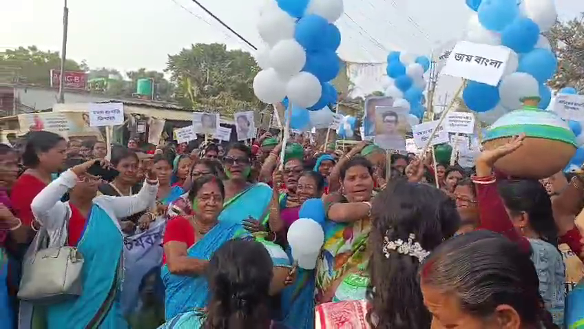 লক্ষীর ভাণ্ডার ও আশা কর্মীদের ভাতা বৃদ্ধি—মুখ্যমন্ত্রীকে ধন্যবাদ জানিয়ে করণদিঘীতে তৃণমূলের বিশাল শক্তি প্রদর্শন