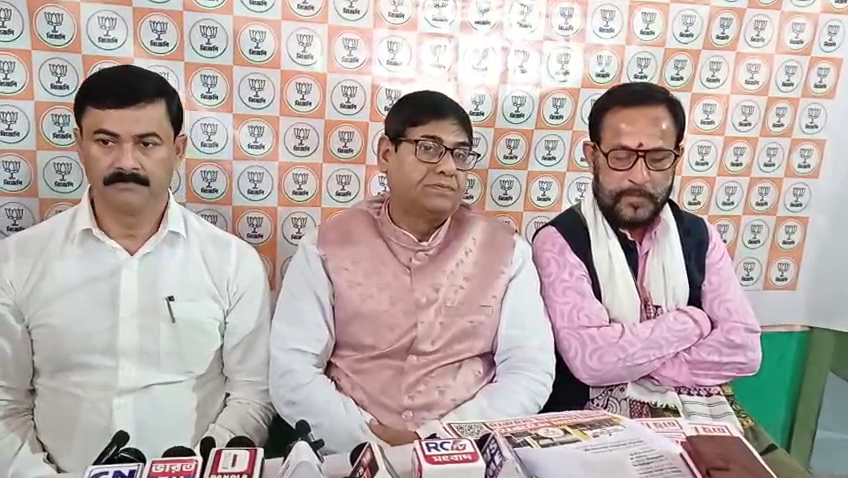 বিধানসভা ভোটের মুখে তৃণমূল সরকারের বিরুদ্ধে ‘চার্জশিট’ পেশ উত্তর দিনাজপুরে বিজেপির