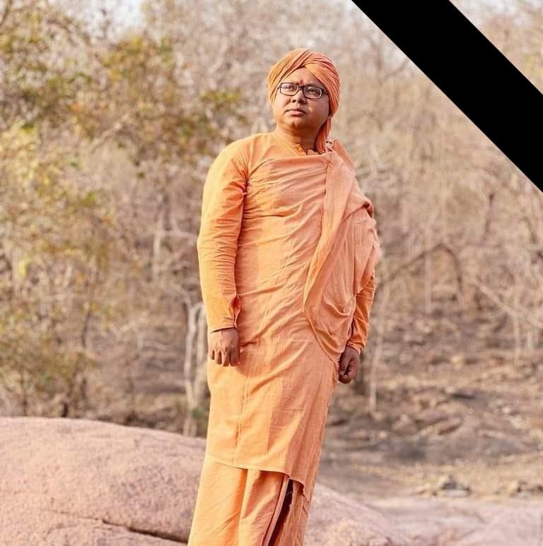 গেরুয়া বসন ছেড়ে রাজনীতির ময়দানে স্বামীজি! কালিয়াগঞ্জে বিজেপি প্রার্থী নিয়ে কর্মীদের ক্ষোভ না কি উল্লাস?