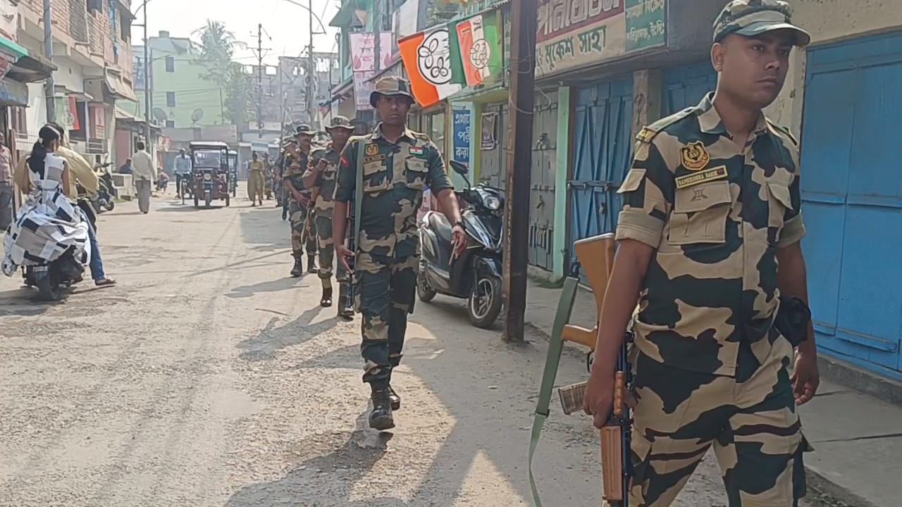 দোলের দিন থেকে শুরু হল কালিয়াগঞ্জ শহর এলাকায় কেন্দ্রীয় বাহিনীর রুট মার্চ_