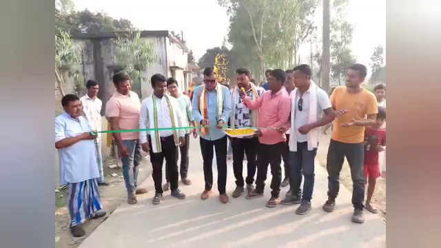 রায়গঞ্জে পথশ্রী প্রকল্পের রাস্তার উদ্বোধন, ভোটার তালিকা নিয়ে বিজেপি-কংগ্রেস-সিপিএমকে নিশানা বিধায়ক কৃষ্ণ কল্যাণীর