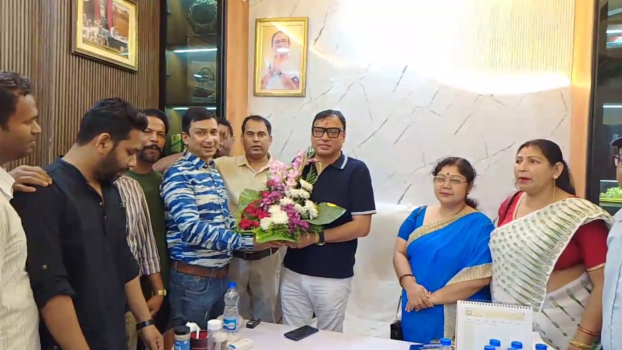 দেওয়াল লিখনে শুরু প্রচার, রায়গঞ্জে ময়দানে তৃণমূলের প্রাথমিক শিক্ষা সেল