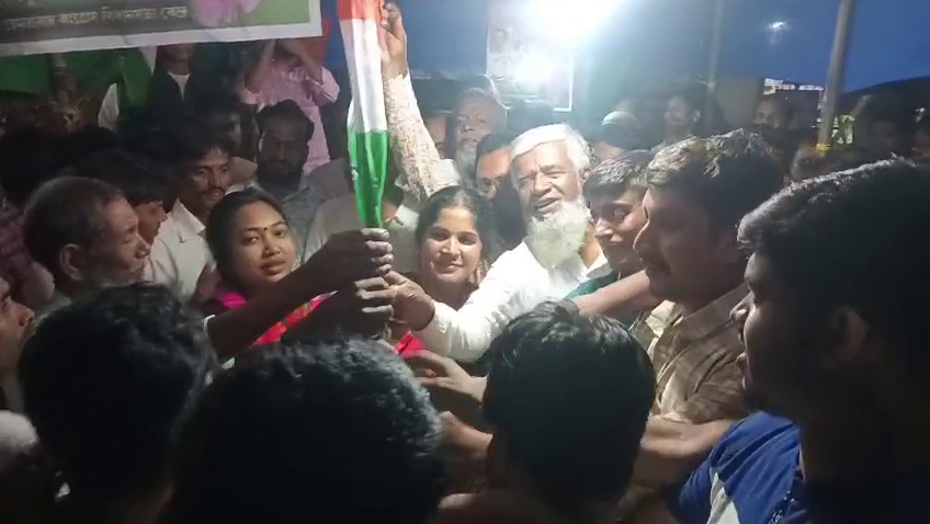 “মন্ত্রীর ঘরের পাশে ভাঙন! হেমতাবাদে শতাধিক তৃণমূল কর্মীর কংগ্রেসে যোগ, ভোটের আগে চাঞ্চল্য”