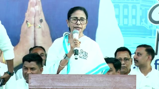 “মালদায় দাঙ্গার চক্রান্ত বিজেপির—রায়গঞ্জের সভা থেকে বিস্ফোরক অভিযোগ মমতার”