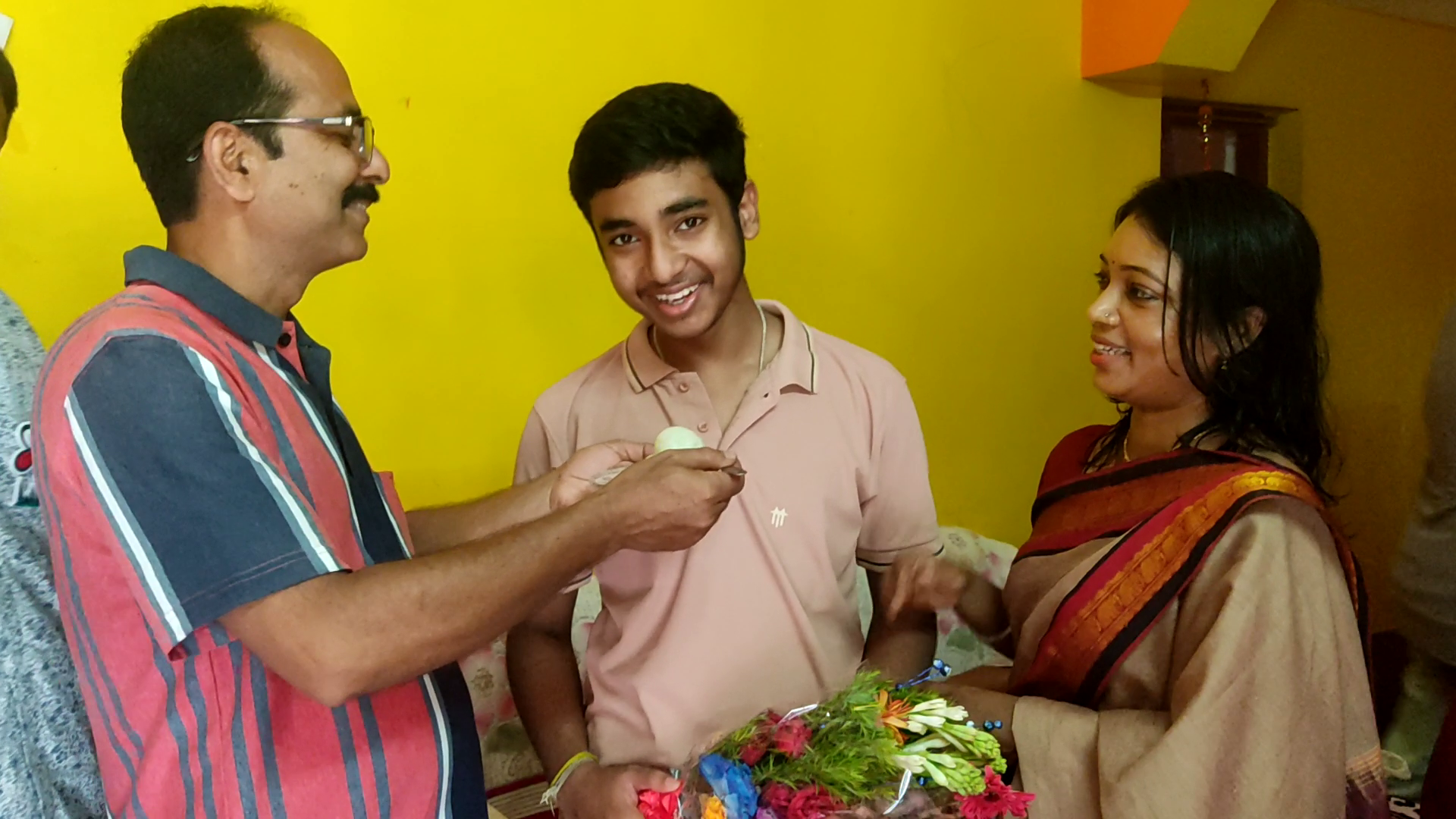 জেলার সেরার মুকুট দিব্যজ্যোতির মাথায়, কালিয়াগঞ্জে গর্বের উৎসব—স্বপ্ন এখন ডাক্তার হওয়ার