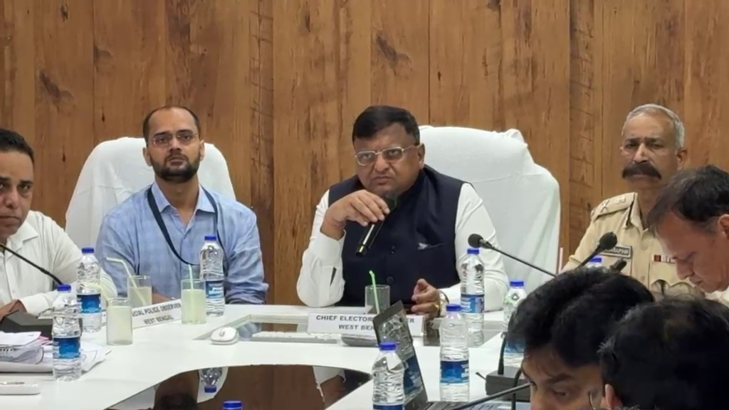 অবাধ ও সুষ্ঠু ভোটে জোর, শেষ মুহূর্তে প্রস্তুতি খতিয়ে দেখতে উত্তর দিনাজপুরে নির্বাচন কমিশনার