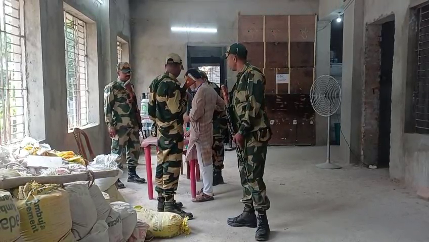 রায়গঞ্জে স্ট্রং রুম ঘিরে দ্বিমত— নিরাপত্তায় সন্তুষ্ট বিজেপি, প্রশ্ন তুললেন তৃণমূল প্রার্থী”