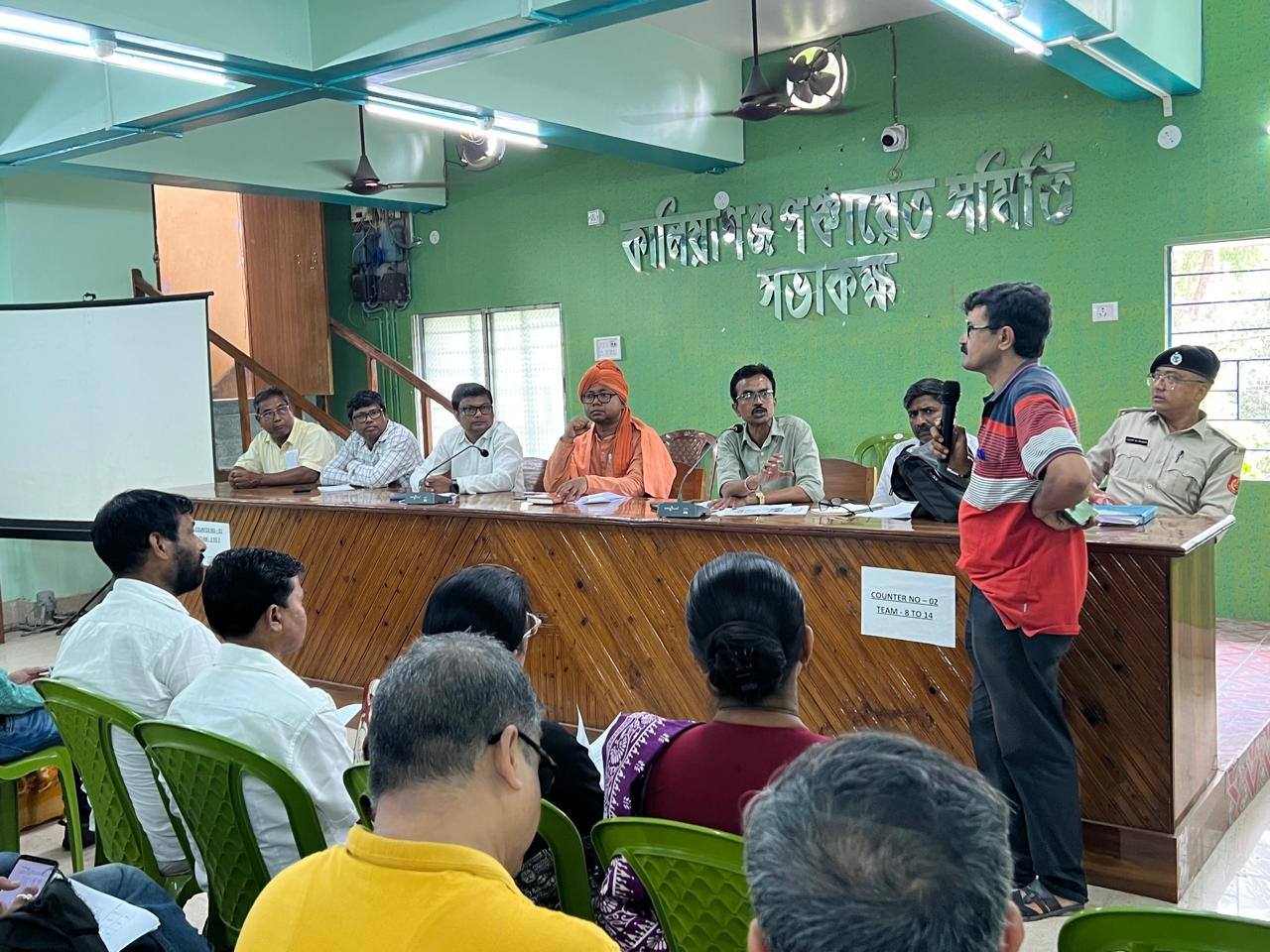 কালিয়াগঞ্জ ব্লকের প্রশাসনিক বৈঠকে গ্রামোন্নয়নে জোর, পঞ্চায়েতগুলিকে দিলেন দ্রুত কাজের বার্তা