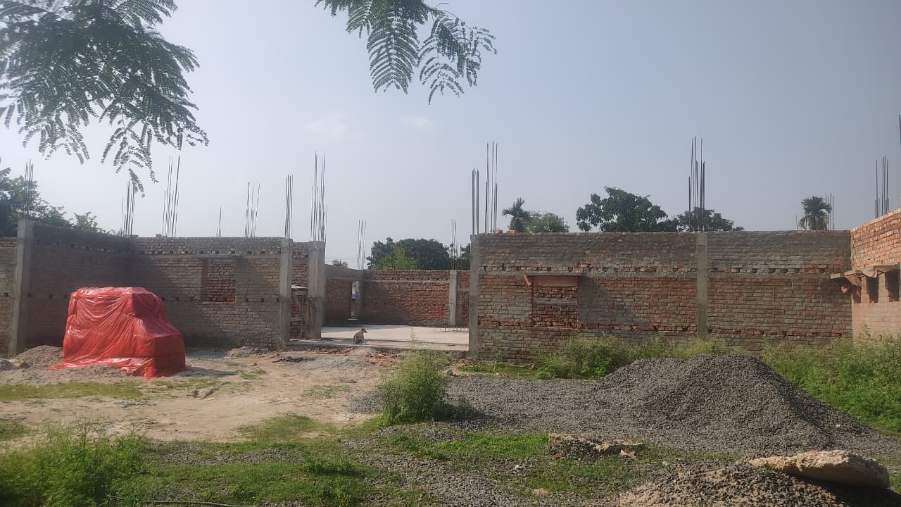 নিম্নমানের সামগ্রীর অভিযোগে কালিয়াগঞ্জে বন্ধ অডিটোরিয়ামের কাজ, সরব বিজেপি‘