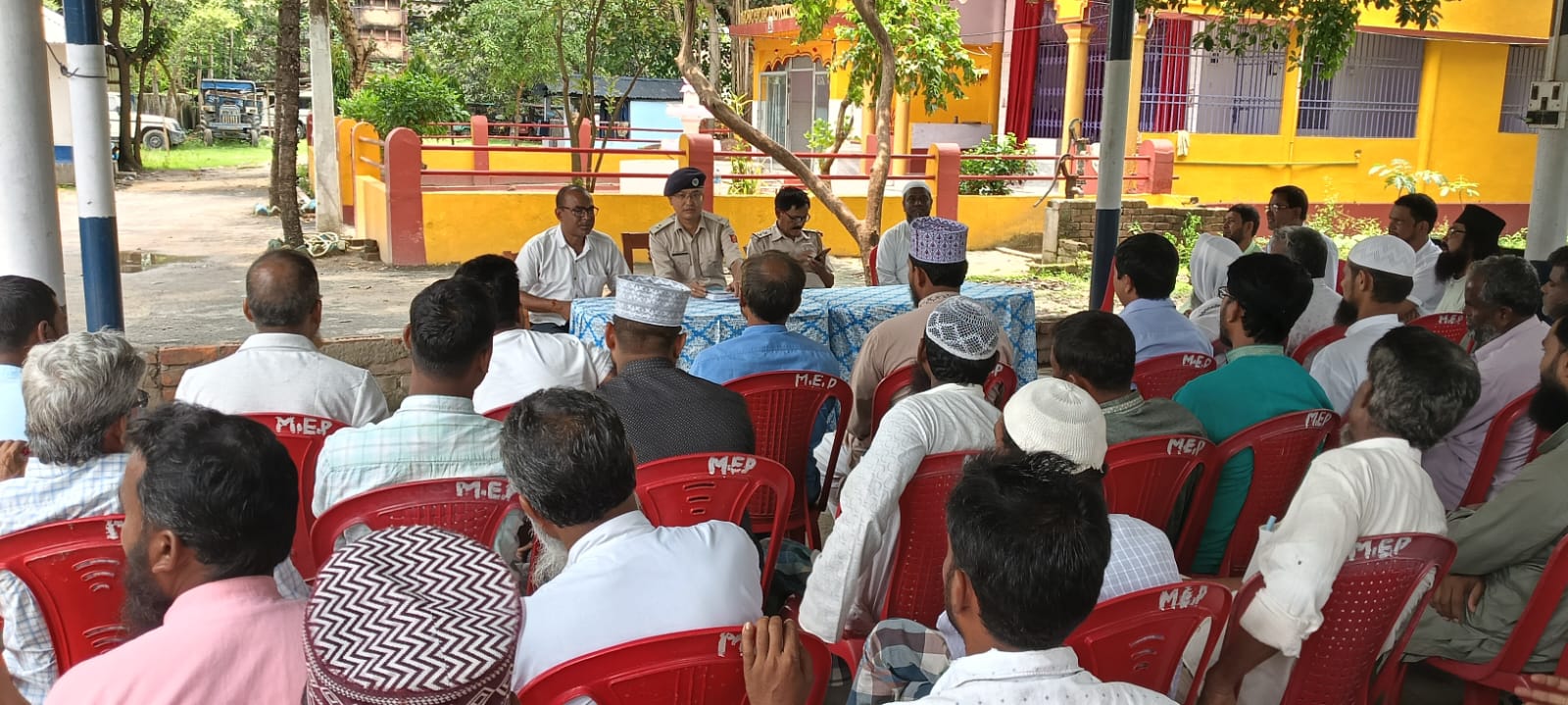 “সম্প্রীতির বার্তা নিয়ে ঈদ উদযাপনের ডাক” — কালিয়াগঞ্জ থানায় প্রশাসন ও ইমামদের বিশেষ বৈঠক