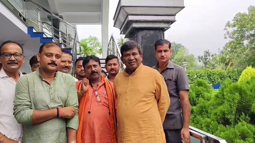ইসলামপুরে হাইভোল্টেজ রাজনৈতিক তৎপরতা! ঝটিকা সফরে স্পিকার রথীন্দ্রনাথ বোস, সার্কিট হাউসে বিজেপি নেতৃত্বের সঙ্গে রুদ্ধদ্বার বৈঠক