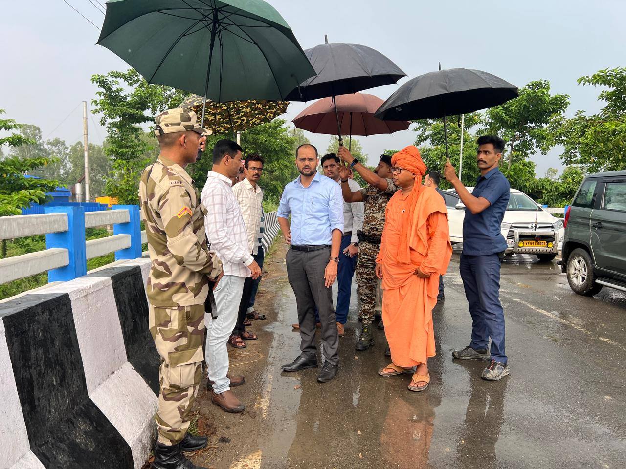 “পালা বদলেই উন্নয়নের চাকা ঘুরতে শুরু! কালিয়াগঞ্জে অত্যাধুনিক সরকারি বাস স্ট্যান্ড গড়তে জমি পরিদর্শনে সাংসদ কার্তিক পাল”