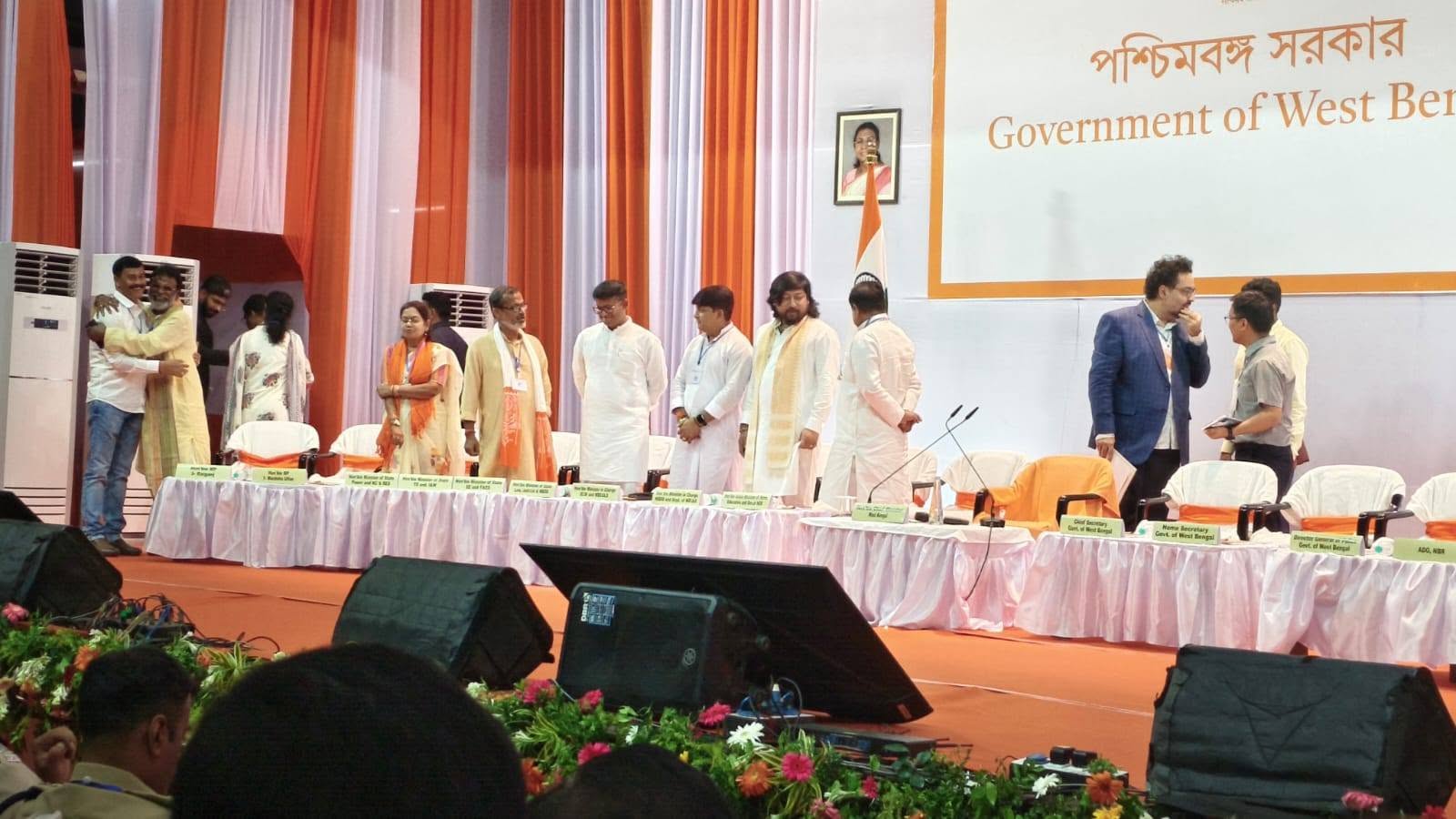 উত্তর দিনাজপুরে উন্নয়নের জোয়ার: মহিলা কলেজ, ডিগ্রি কলেজ ও ল’ কলেজের অনুমোদন, AIIMS দাবিতে জমির কাগজ মুখ্যমন্ত্রীর হাতে তুলে দিলেন সাংসদ কার্তিক পাল