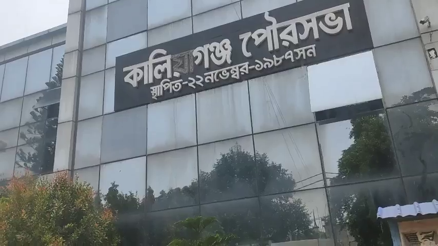 পালাবদলের পর কালিয়াগঞ্জে দুর্নীতির ফাইল কি খুলবে? তদন্তের দাবিতে সরব সাধারণ মানুষ,কাটমানি, গোপন বৈঠক, সম্পদের পাহাড়— কালিয়াগঞ্জ পৌরসভা নিয়ে উঠছে একের পর এক প্রশ্ন