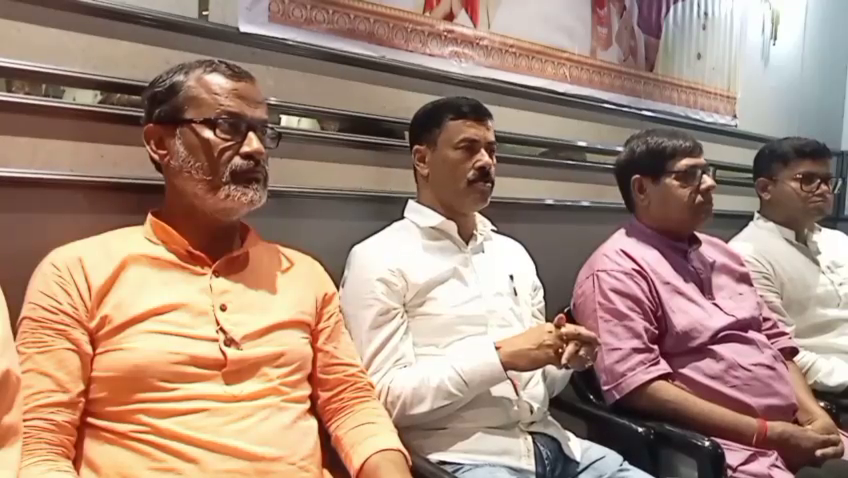 “মায়ের নামে একটি গাছ লাগান, পরিবেশ বাঁচান” — রায়গঞ্জে সাংসদ কার্তিক পালের আবেগঘন আহ্বান, কাটমানি ও দুর্নীতির বিরুদ্ধেও কড়া বার্তা