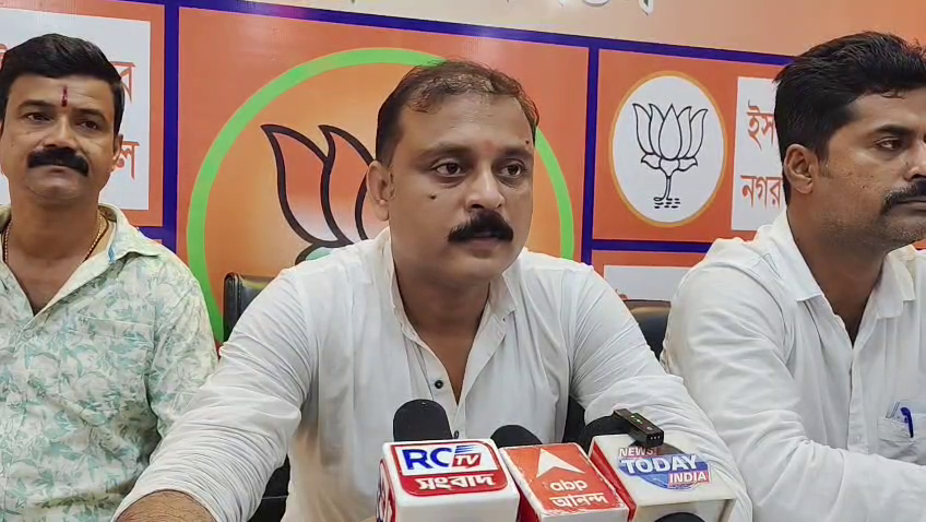 ‘বিধানসভায় শুধু নাটক নয়, চাই বাস্তব উন্নয়ন’— ইসলামপুরের বিধায়ককে নিশানা করে বিজেপি নেতৃত্বের সাংবাদিক বৈঠক