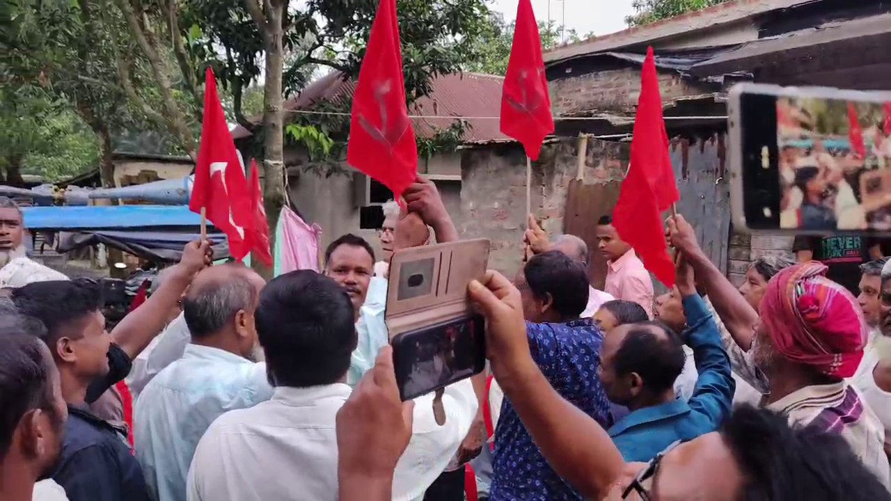 কালিয়াগঞ্জে তৃণমূলে বড় ধাক্কা! ৫০টি পরিবার সিপিআই(এম)-এ যোগদান
