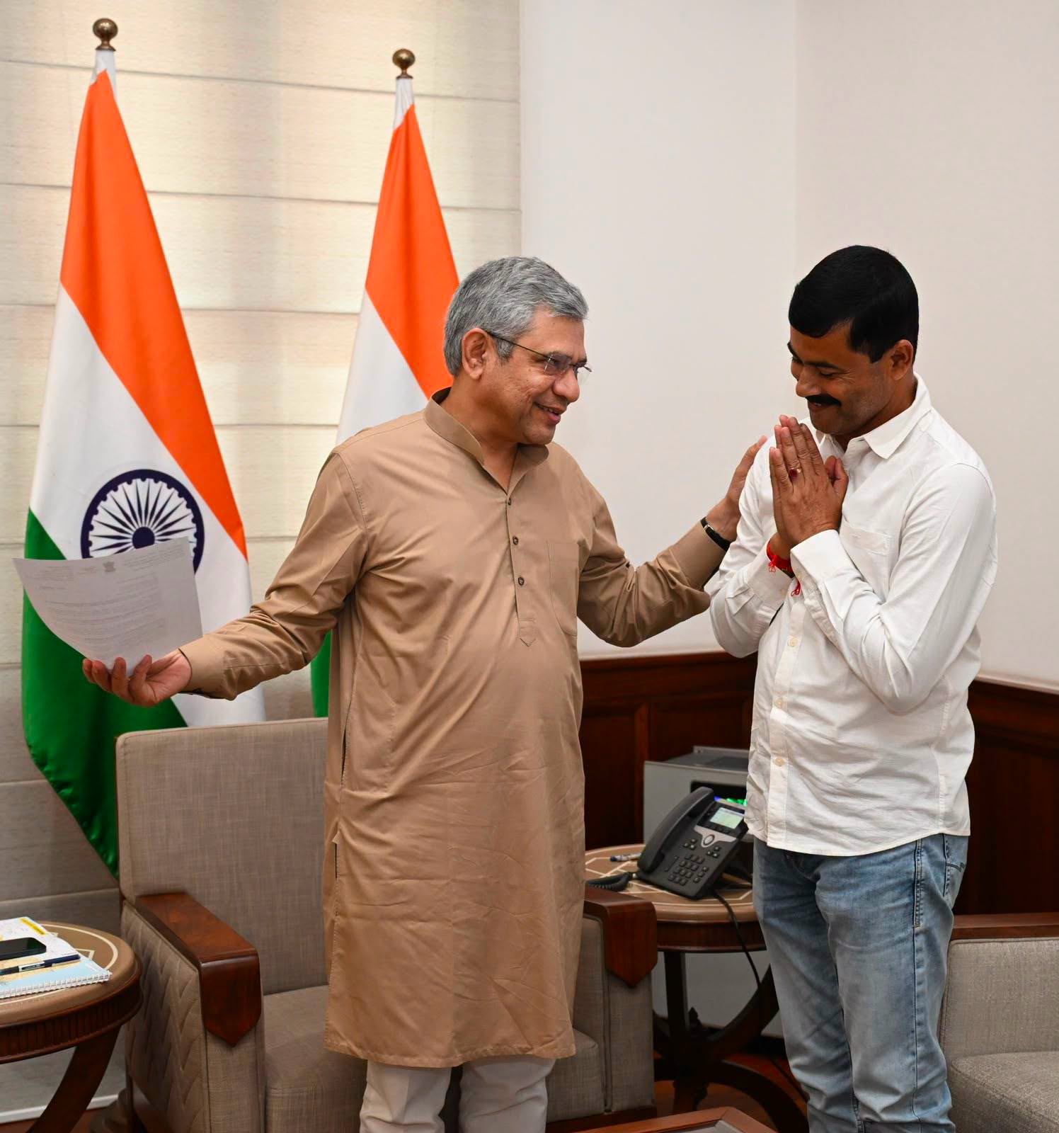 রেলমন্ত্রীর সঙ্গে বৈঠকে রায়গঞ্জের উন্নয়নে একাধিক দাবি সাংসদ কার্তিক চন্দ্র পালের, যাত্রী পরিষেবা ও পরিকাঠামো উন্নয়নে জোর
