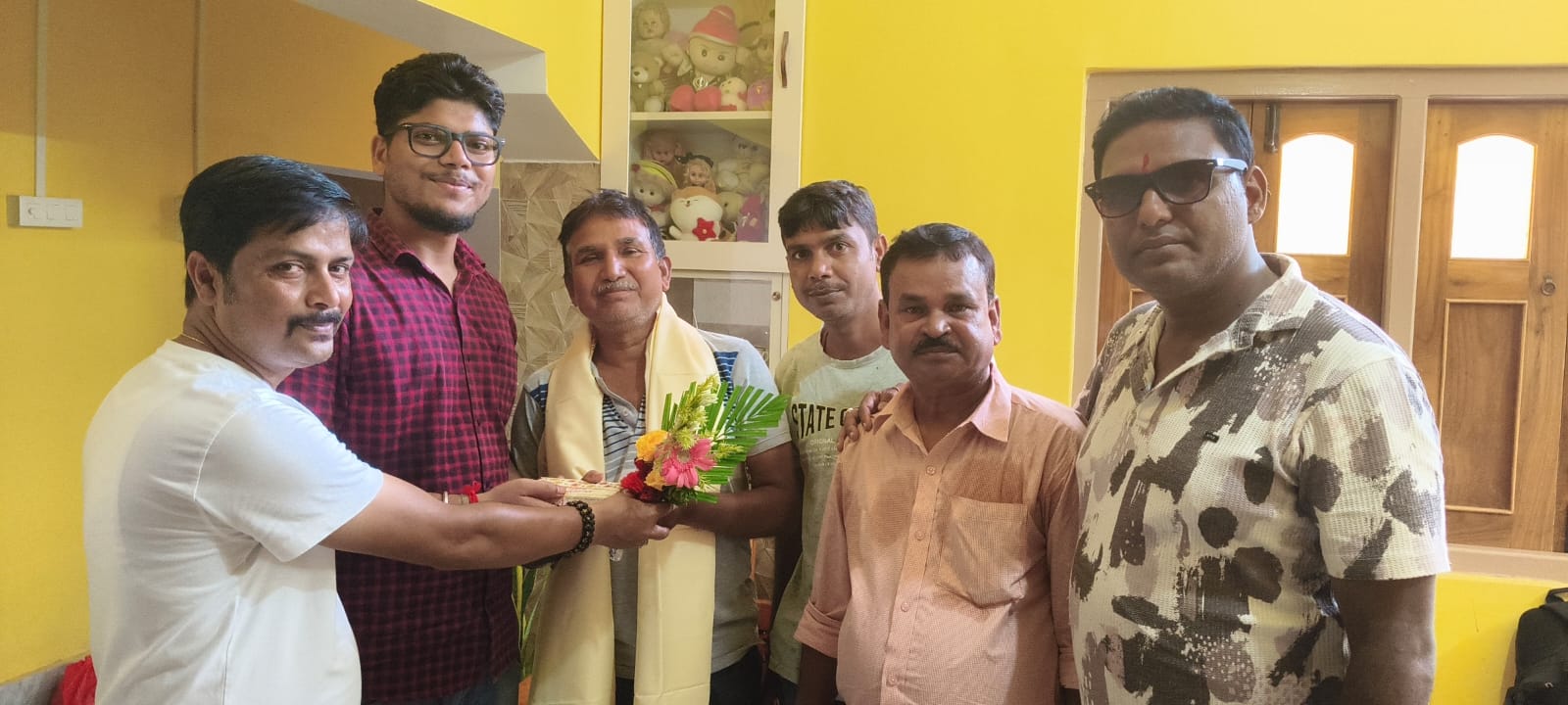 গুরুপূর্ণিমায় শিক্ষাগুরুকে বিশেষ সম্মান — ফতেপুর উচ্চ বিদ্যালয়ের প্রাক্তন প্রধান শিক্ষক প্রসূন দাসকে সংবর্ধনা বিজেপির