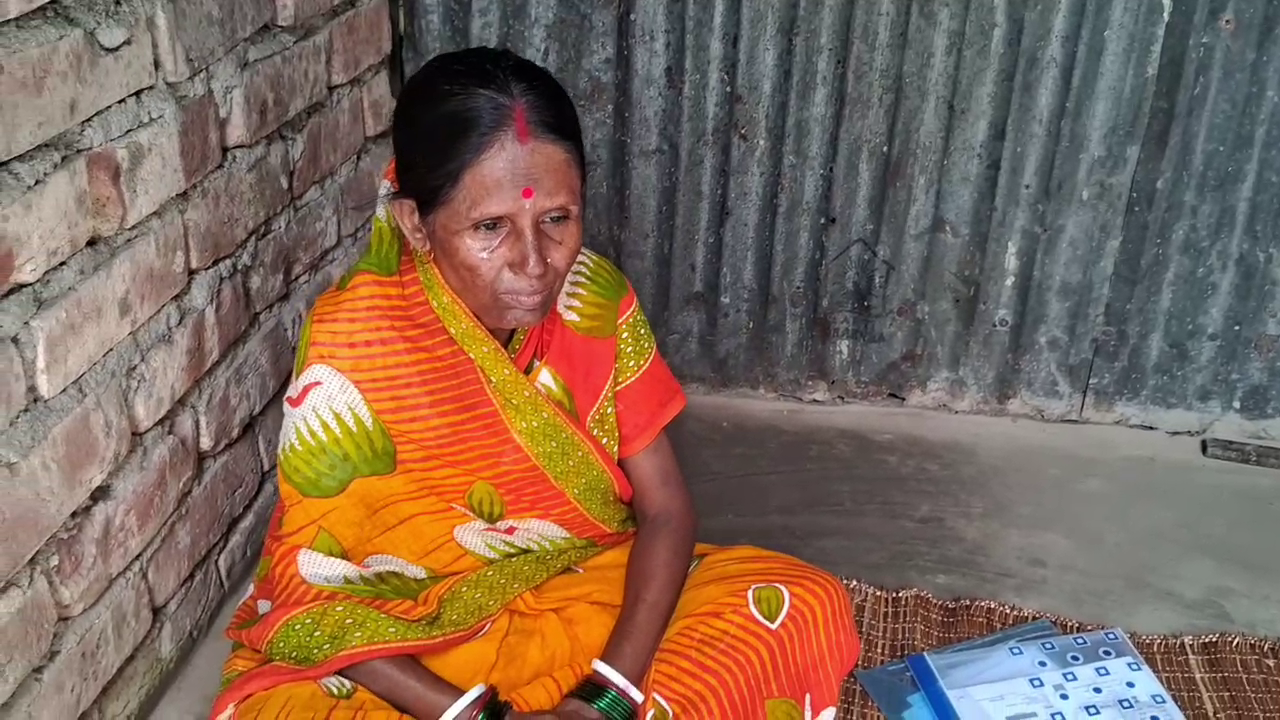 মৃত’ মানুষের সংসার যুদ্ধ! সরকারি খাতায় বন্ধ শ্বাস, আধার কার্ডেই আটকে জ্যান্ত সুশীলার জীবন