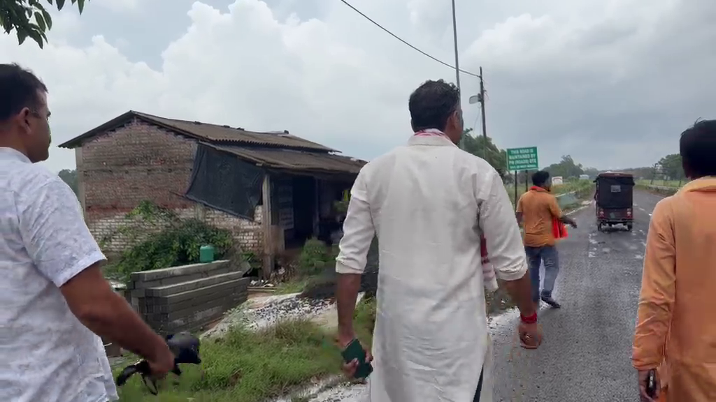 টানা অস্বাভাবিক বৃষ্টিতে প্লাবিত পটাশপুর, জলাবদ্ধ ও ক্ষতিগ্রস্ত এলাকা ঘুরে দেখলেন স্থানীয় বিধায়ক তপন মাইতি!