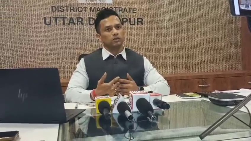 জাতীয় আদমসুমারিতে ডিজিটাল যুগের সূচনা! উত্তর দিনাজপুরে স্ব-গণনা প্রশিক্ষণে নিজেই প্রক্রিয়া সম্পন্ন করে দেখালেন জেলাশাসক