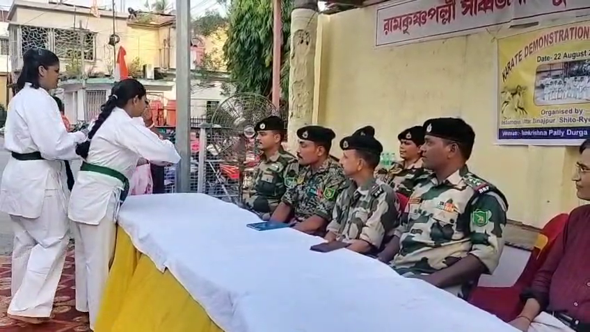 ইসলামপুরে আত্মরক্ষার পাঠ! ক্যারাটের কৌশলে মুগ্ধ দর্শক, সচেতন করলেন বিএসএফ আধিকারিকরা