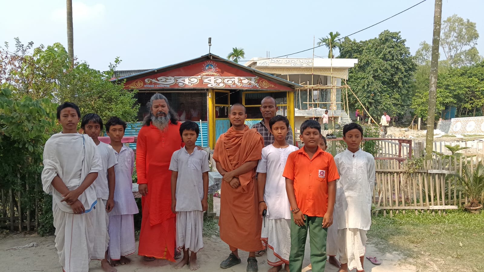 ৯ দিনের ভক্তি, শৃঙ্খলা ও সাবেকিয়ানার মেলবন্ধন! মহালয়া থেকেই দুর্গোৎসবের সূচনা কালিয়াগঞ্জের বিশ্বদেব মঠে